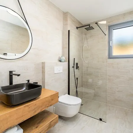 Vila Seaview Big Blue With 32sqm Heated Pool, 4 Bedrooms, And 3 Bathrooms *