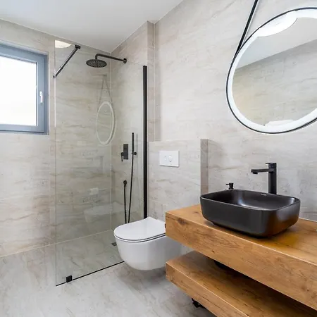 Seaview Big Blue With 32sqm Heated Pool, 4 Bedrooms, And 3 Bathrooms Vila