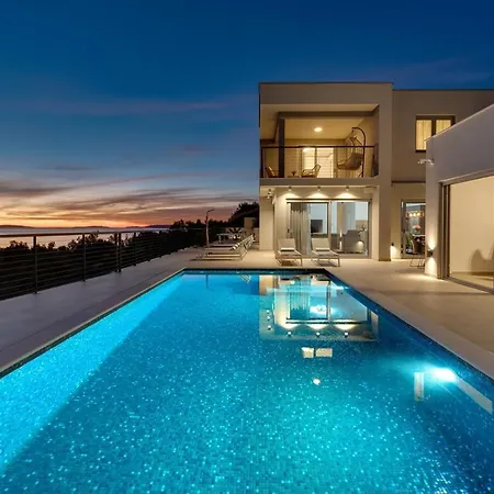Seaview Big Blue With 32sqm Heated Pool, 4 Bedrooms, And 3 Bathrooms Podstrana