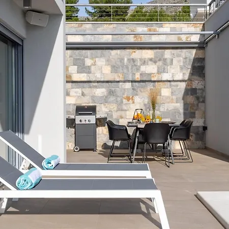 Seaview Big Blue With 32sqm Heated Pool, 4 Bedrooms, And 3 Bathrooms *