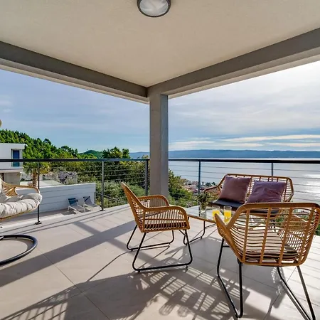 Seaview Big Blue With 32sqm Heated Pool, 4 Bedrooms, And 3 Bathrooms *