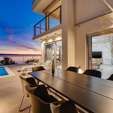 Seaview Big Blue With 32sqm Heated Pool, 4 Bedrooms, And 3 Bathrooms Vila