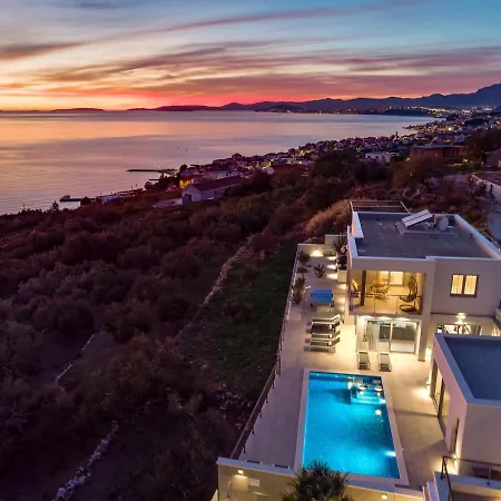 Seaview Big Blue With 32sqm Heated Pool, 4 Bedrooms, And 3 Bathrooms Podstrana