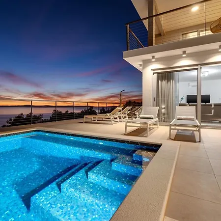 Seaview Big Blue With 32sqm Heated Pool, 4 Bedrooms, And 3 Bathrooms Vila