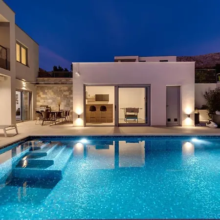 Seaview Big Blue With 32sqm Heated Pool, 4 Bedrooms, And 3 Bathrooms Podstrana