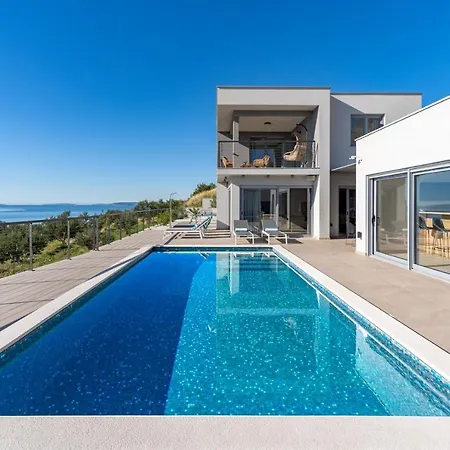 Seaview Big Blue With 32sqm Heated Pool, 4 Bedrooms, And 3 Bathrooms Villa Podstrana