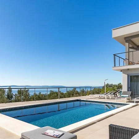 Vila Seaview Big Blue With 32sqm Heated Pool, 4 Bedrooms, And 3 Bathrooms