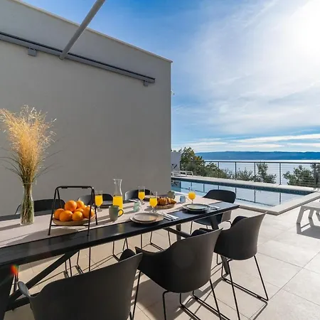 Seaview Big Blue With 32sqm Heated Pool, 4 Bedrooms, And 3 Bathrooms *