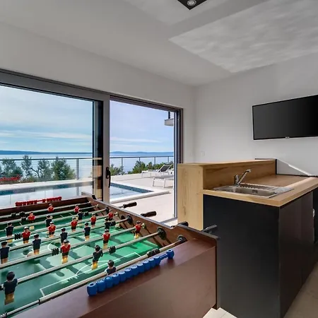 Seaview Big Blue With 32sqm Heated Pool, 4 Bedrooms, And 3 Bathrooms Vila