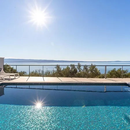 Seaview Big Blue With 32sqm Heated Pool, 4 Bedrooms, And 3 Bathrooms Vila
